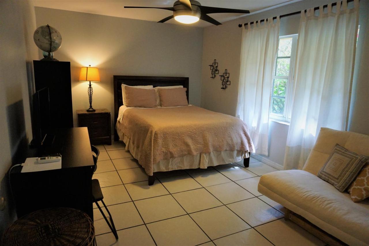 Jupiter Waterfalls - Newly Updated - Tiki Hut, Fire Pit, Kitchen, Pool Heater And More Exterior photo